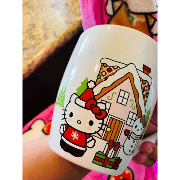 Hello Kitty Christmas 2 pack throws one pink and one white with matching coffee - Picture 3 of 12